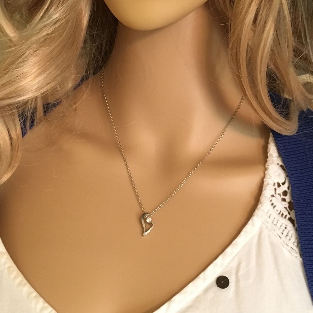❤️HP NIB ASHLYNN AVENUE "Heart of the Valley" necklace